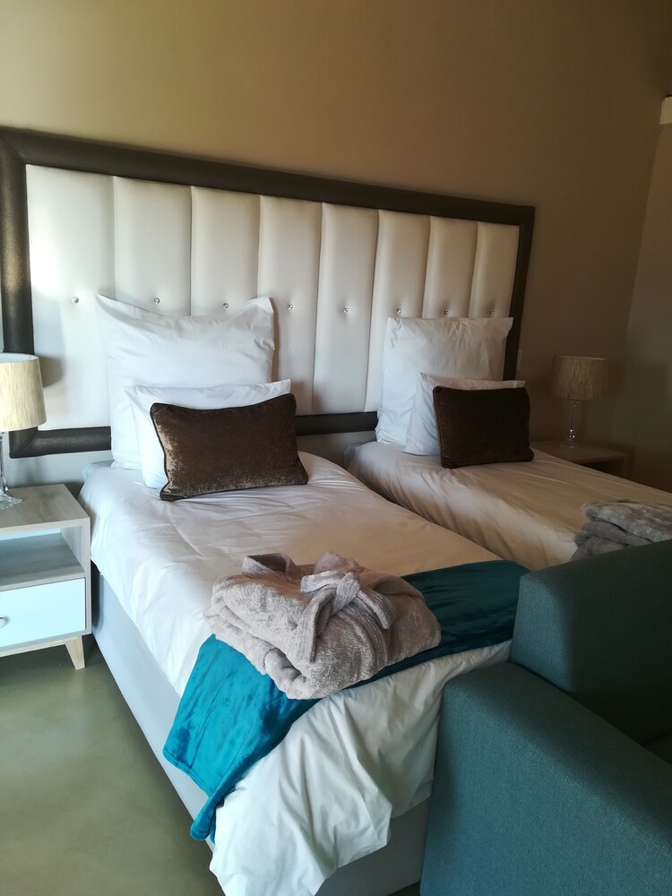 Mount Shekinah Country Hotel 7/28
