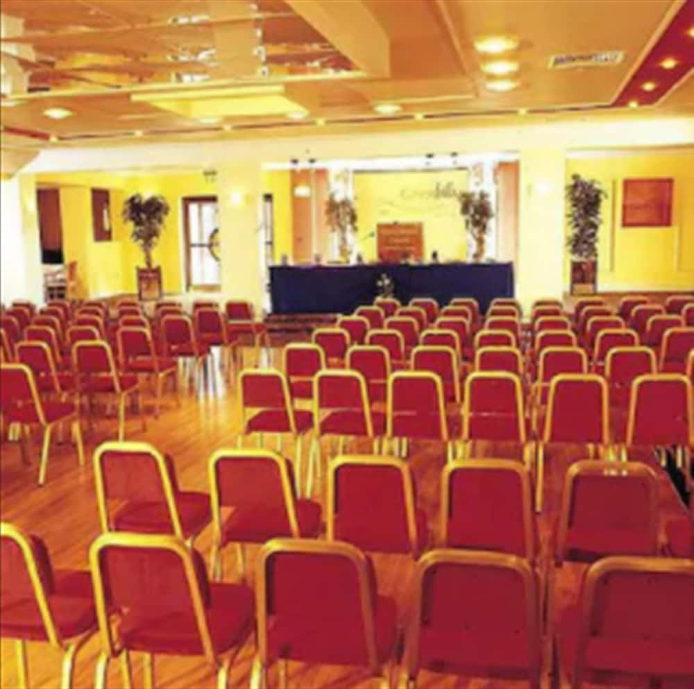 Greenhills Hotel 21/27