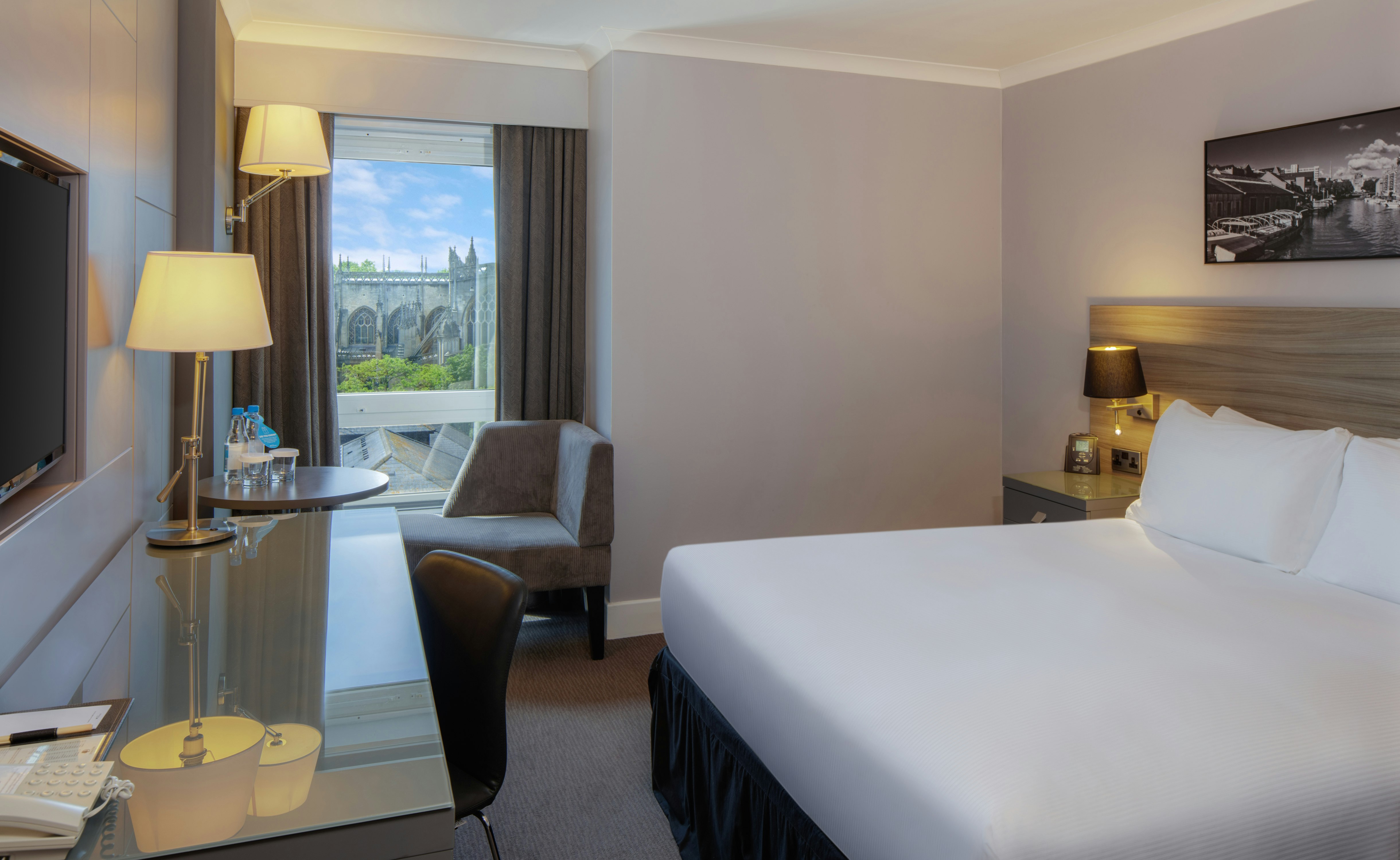 GUEST ROOM, QUEEN BED