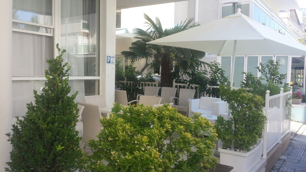 Ermeti Hotel 38/40