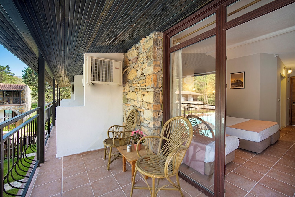 Alados Otel 4/50