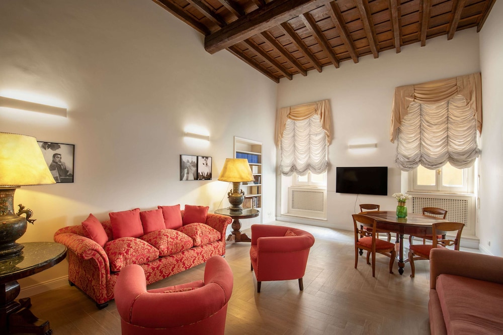 Hotel Condotti 44/63