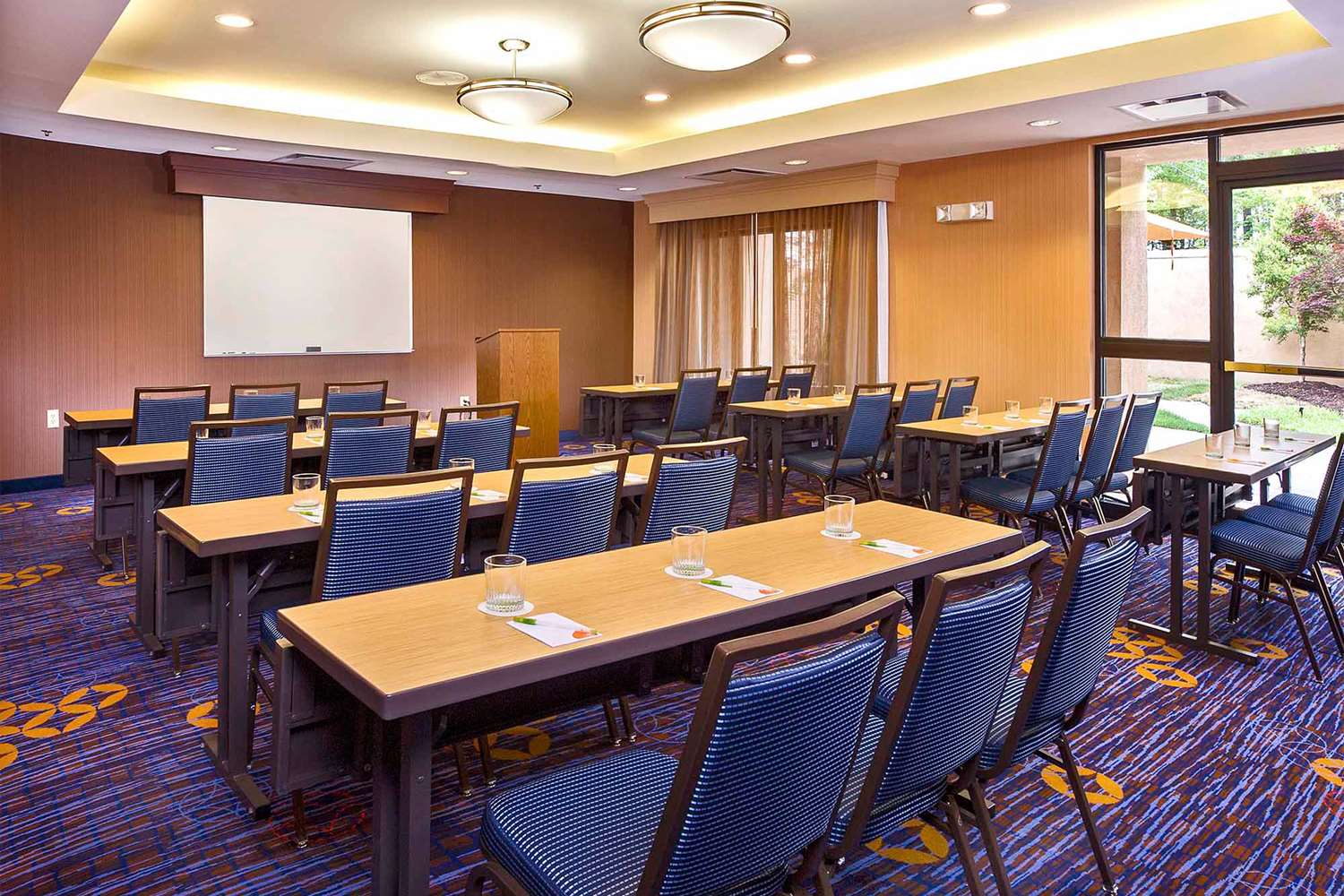 Sonesta Select Durham Research Triangle Park 13/16