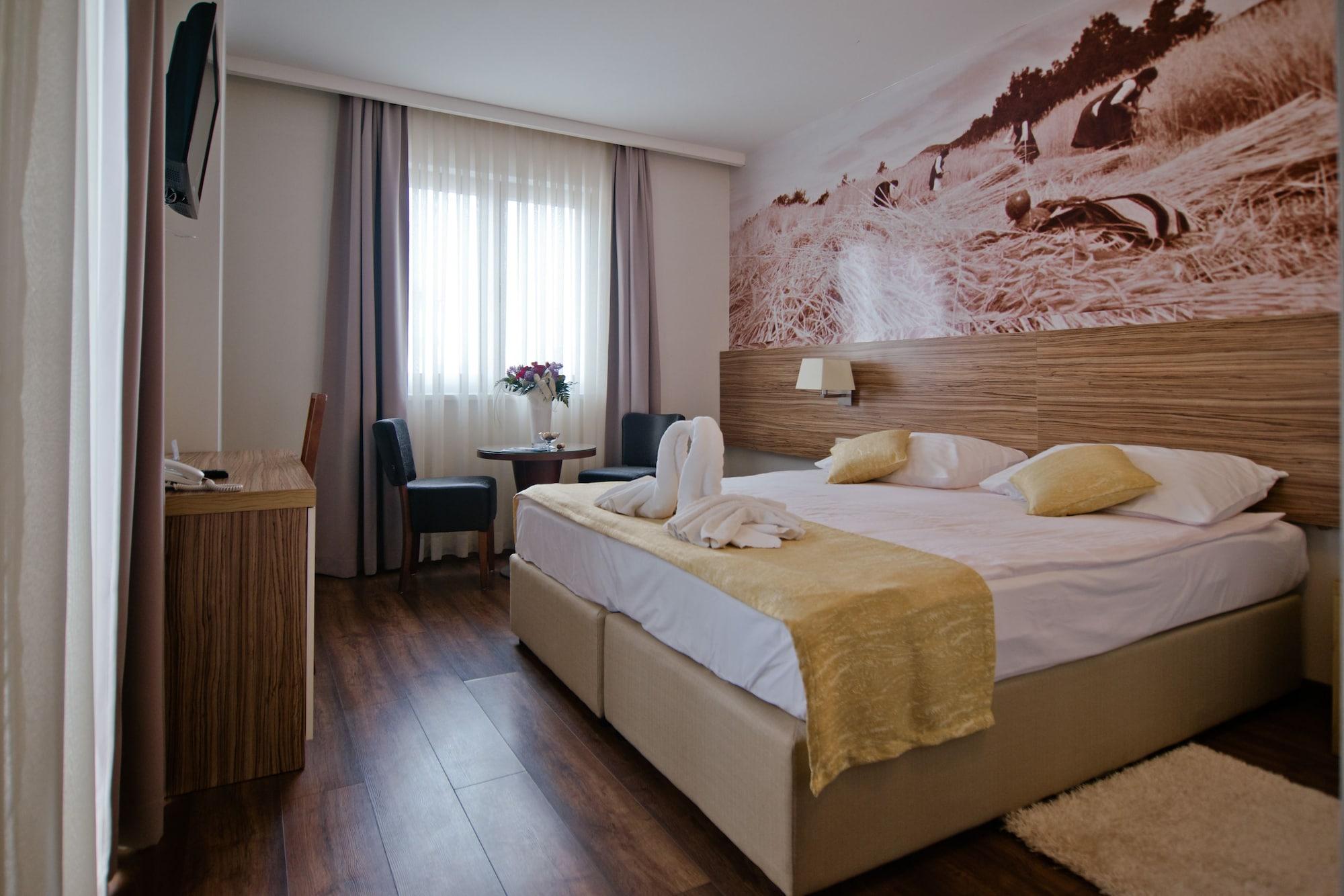 غرفة قياسية بسرير مزدوج أو سريرين منفصلين بإطلالة على المدينة، Medjugorje Hotel Spa 2/10
