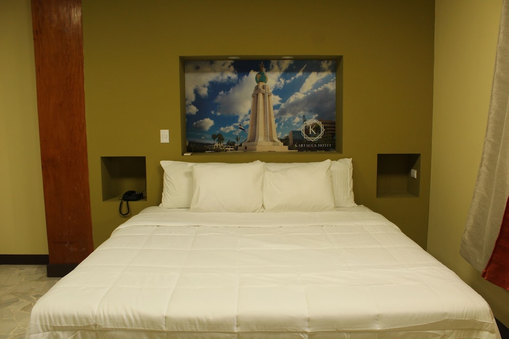 DELUXE, KING BED
