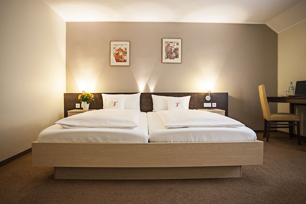 Phonix Hotel 7/47