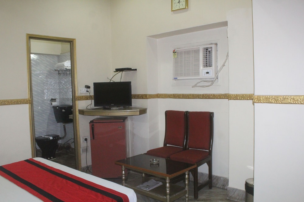 Hotel Heera 33/37