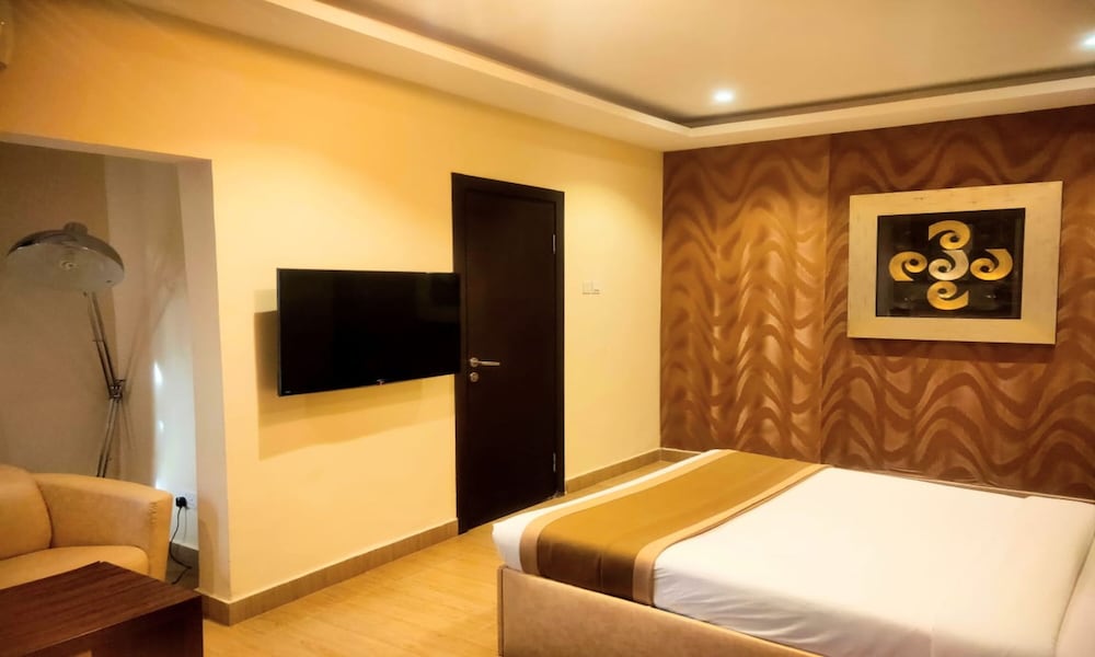 The Cabin Hotel 9/41