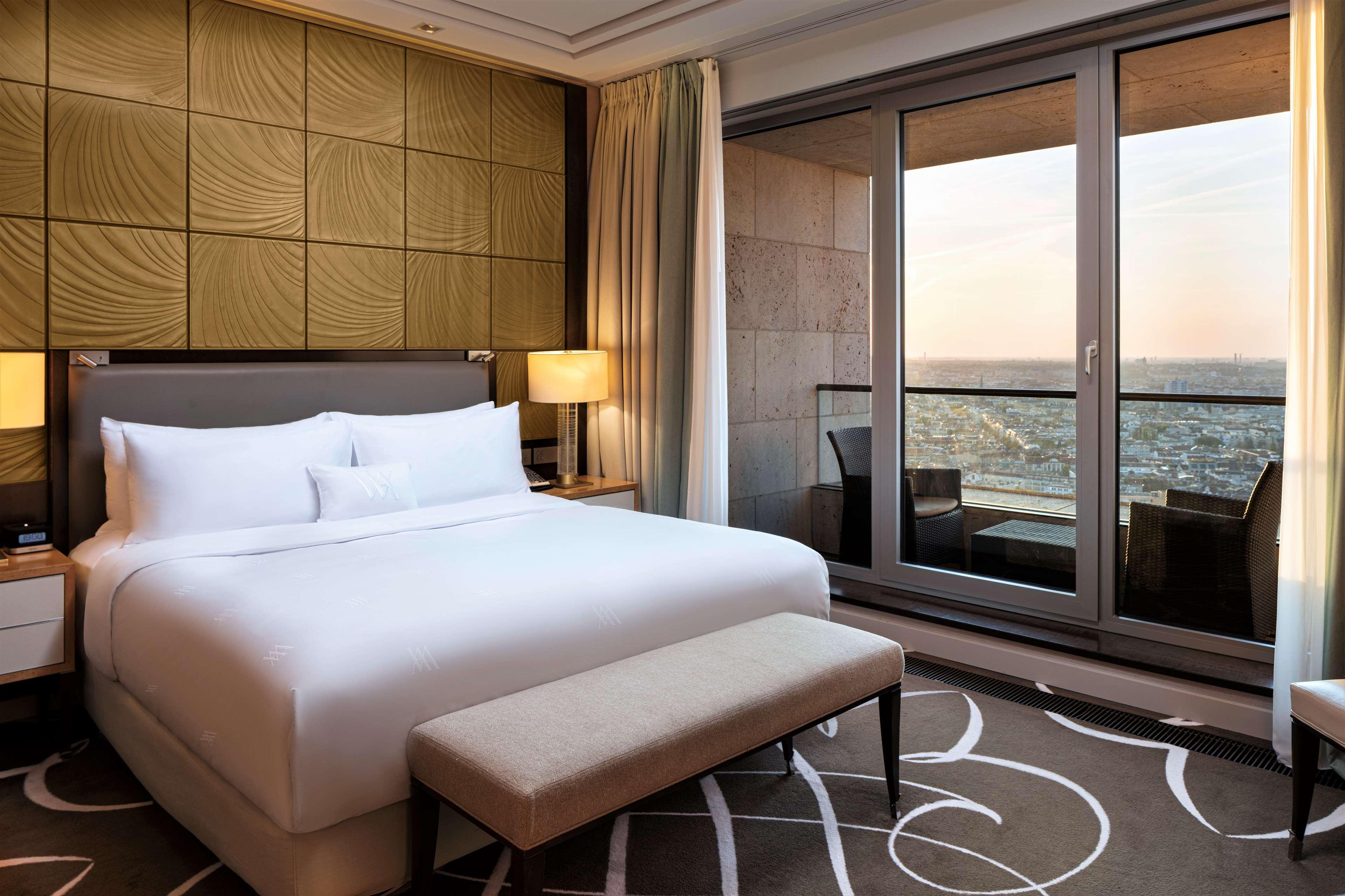 TOWER, PREMIER, SUITE, BALCONY