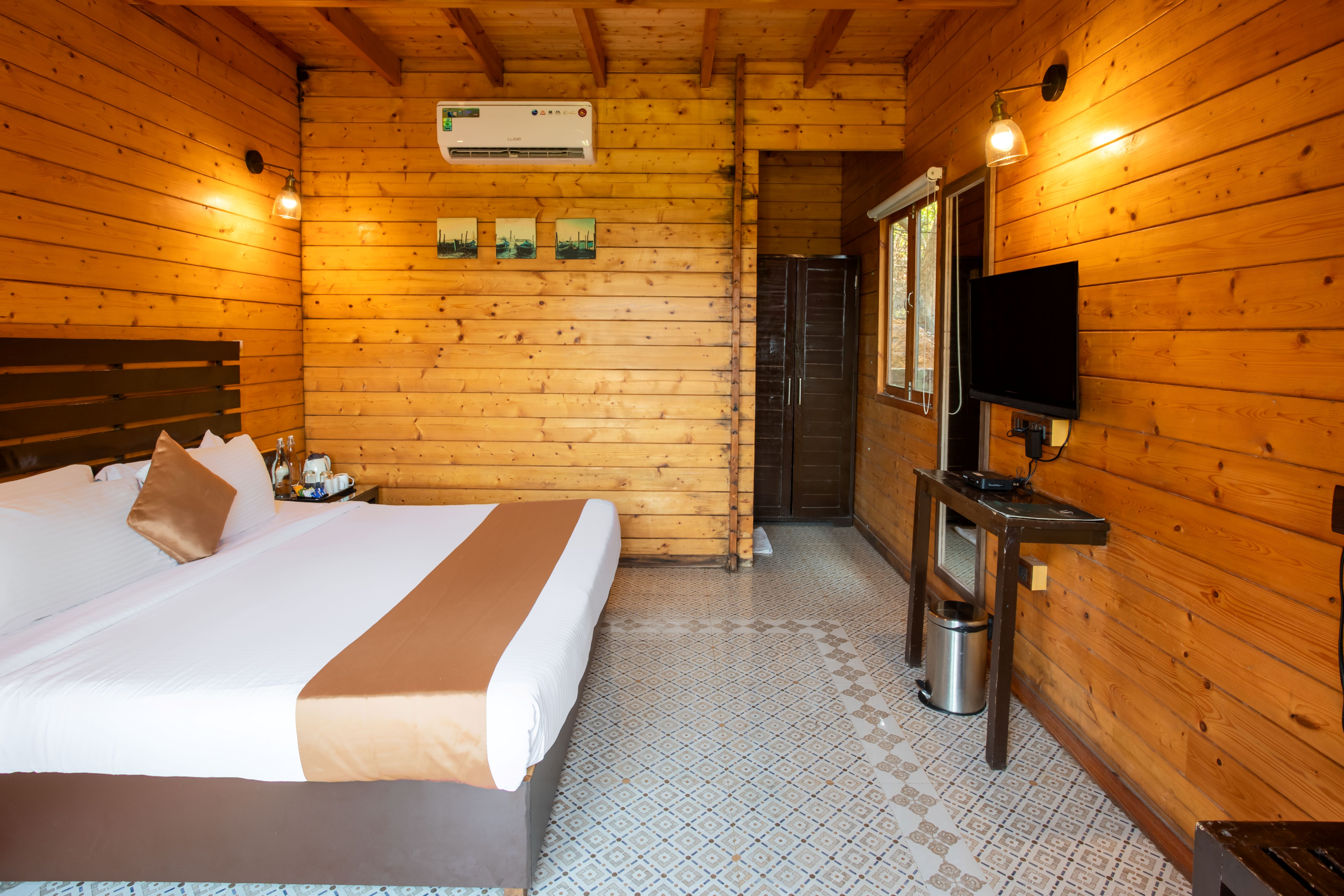 Wooden, Cottage، Stone Wood Resort & Spa 3/4