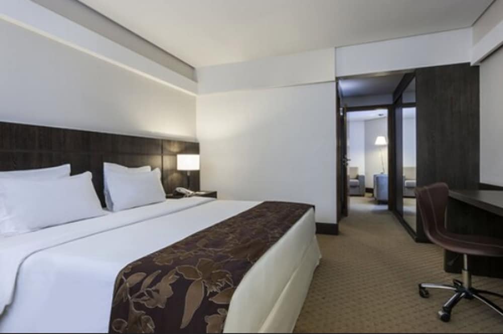 K Hotel 10/33