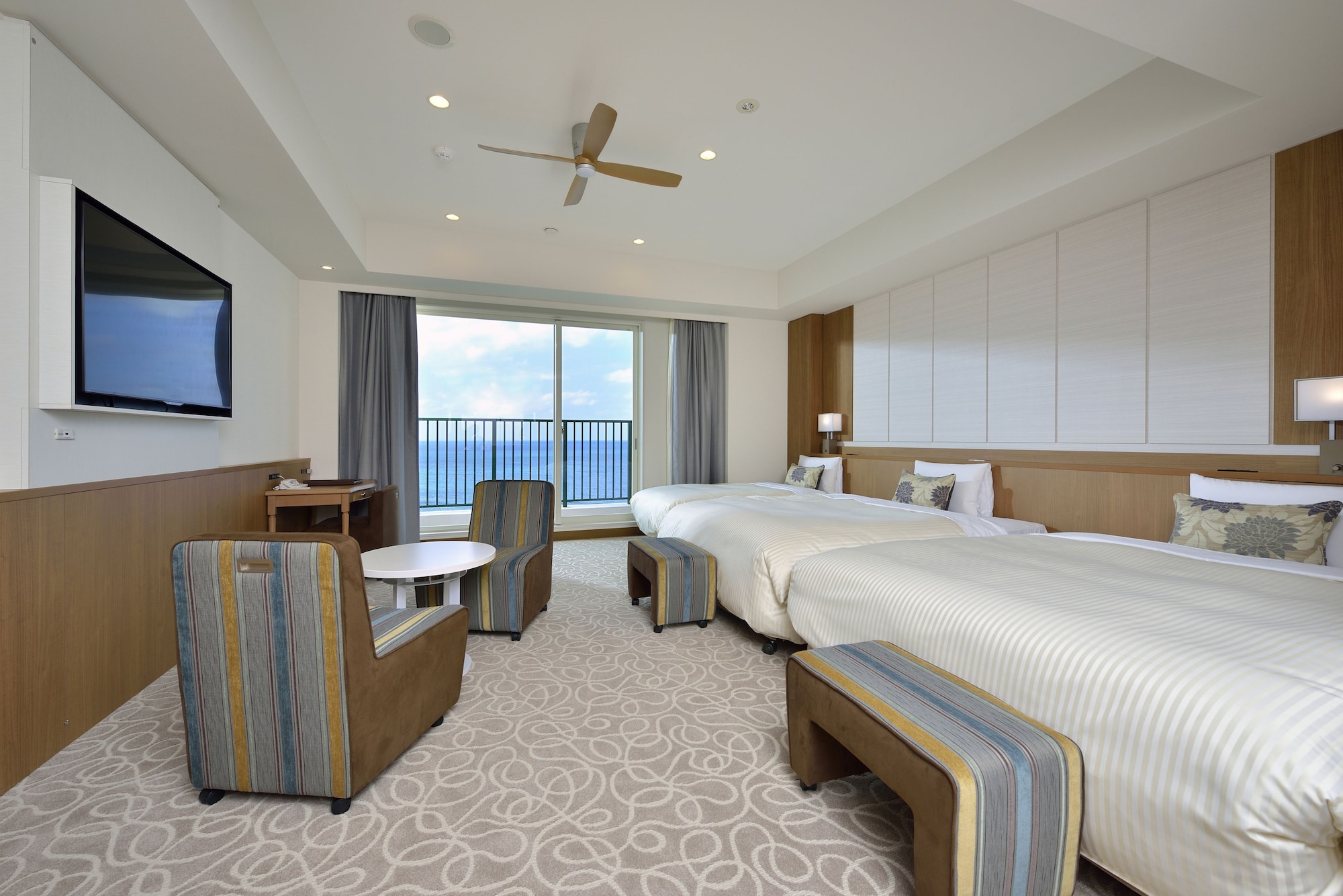 Sunset, Junior Suite, Triple, 3 Beds, 2 Queen Beds, Ocean Front, Annex