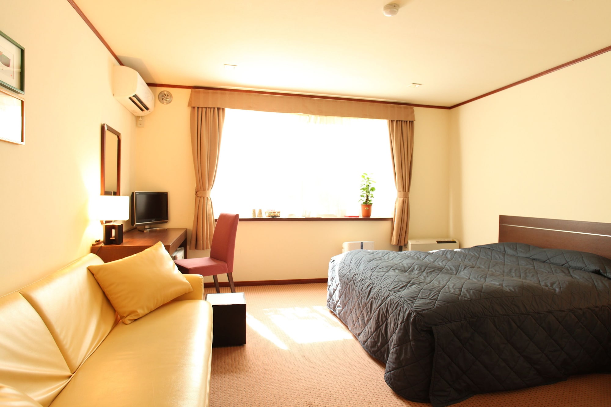 ROOM, DOUBLE BED