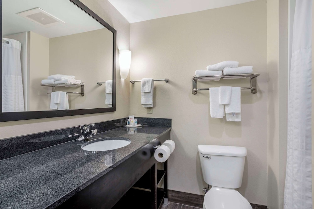جناح بسريرين كوين مع أريكة، Comfort Suites Knoxville East 5/5