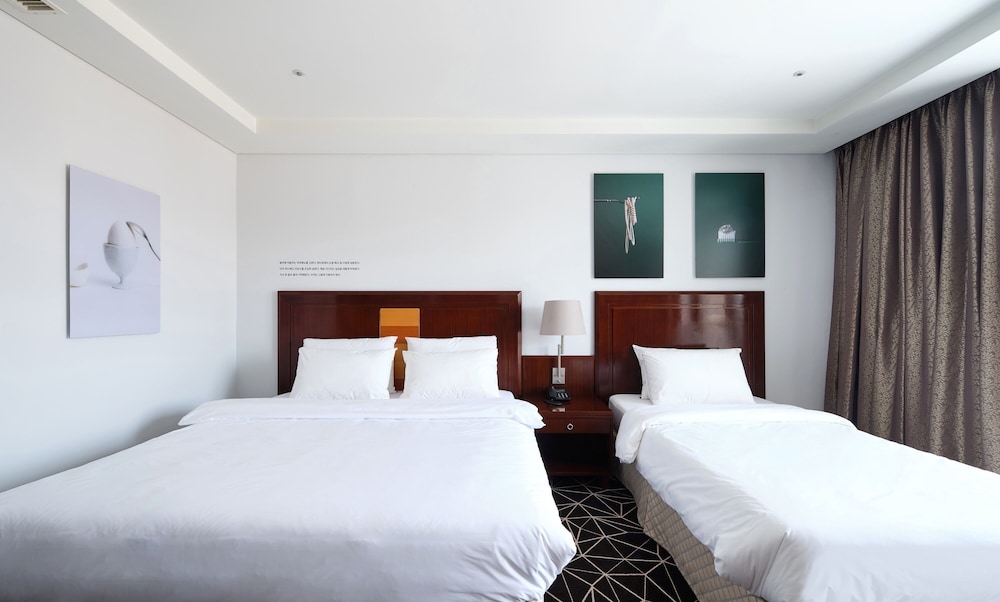 Adonis Hotel 17/58