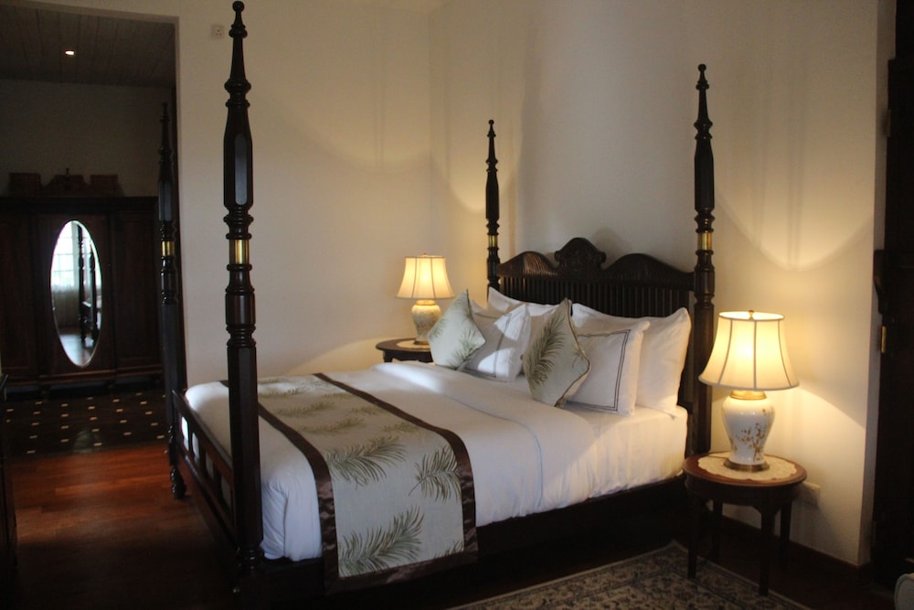 HERITAGE, SUITE