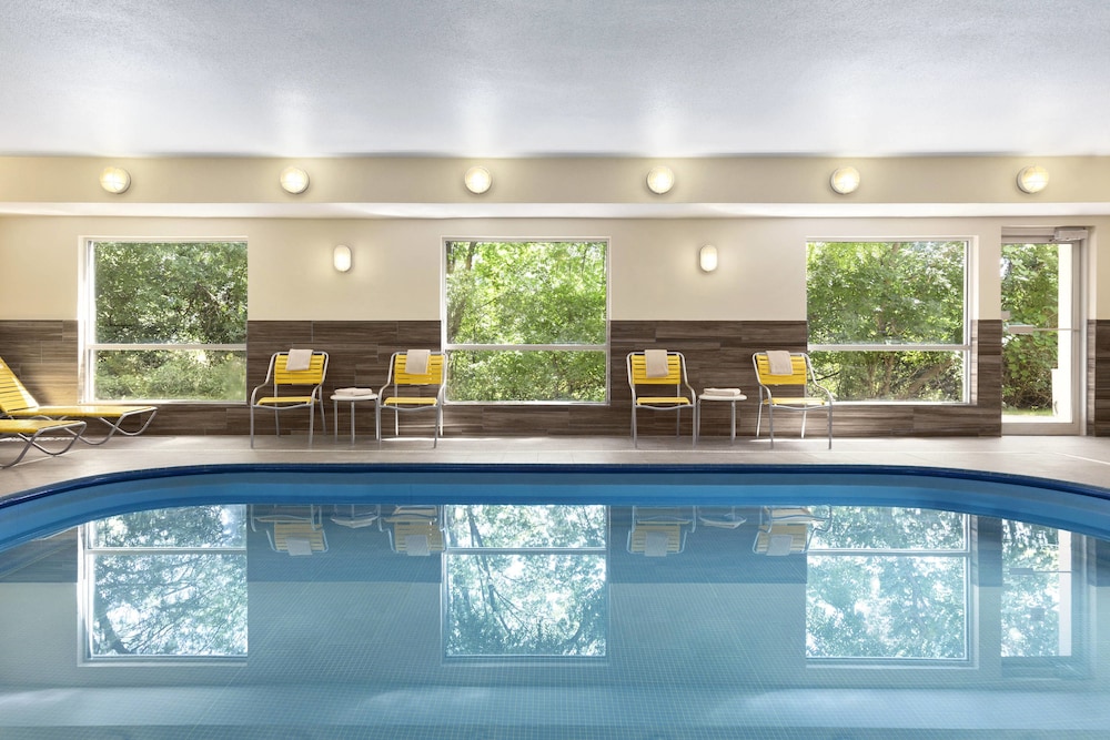 SureStay by Best Western Mount Pleasant Racine 33/61
