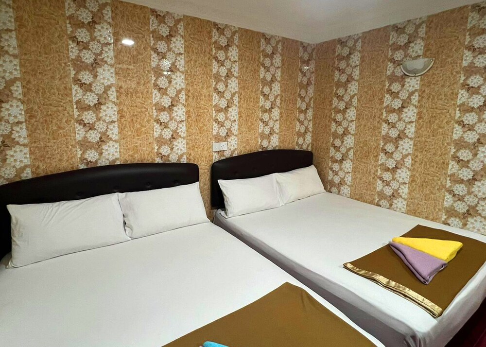 ROOM, QUADRUPLE