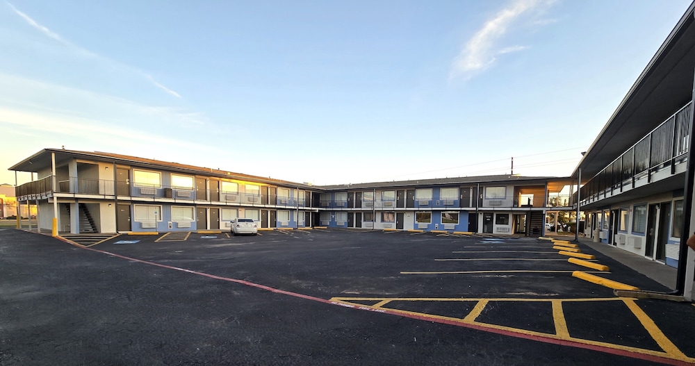 Days Inn by Wyndham Wichita Falls 36/50
