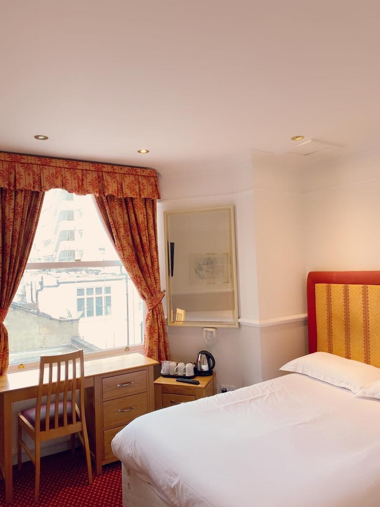 Hyde Park Radnor Hotel 17/40