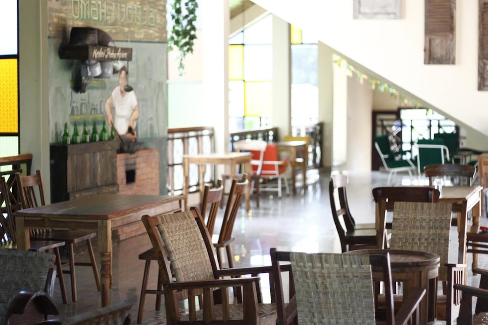 Omah Njonja Bed & Brasserie 43/63