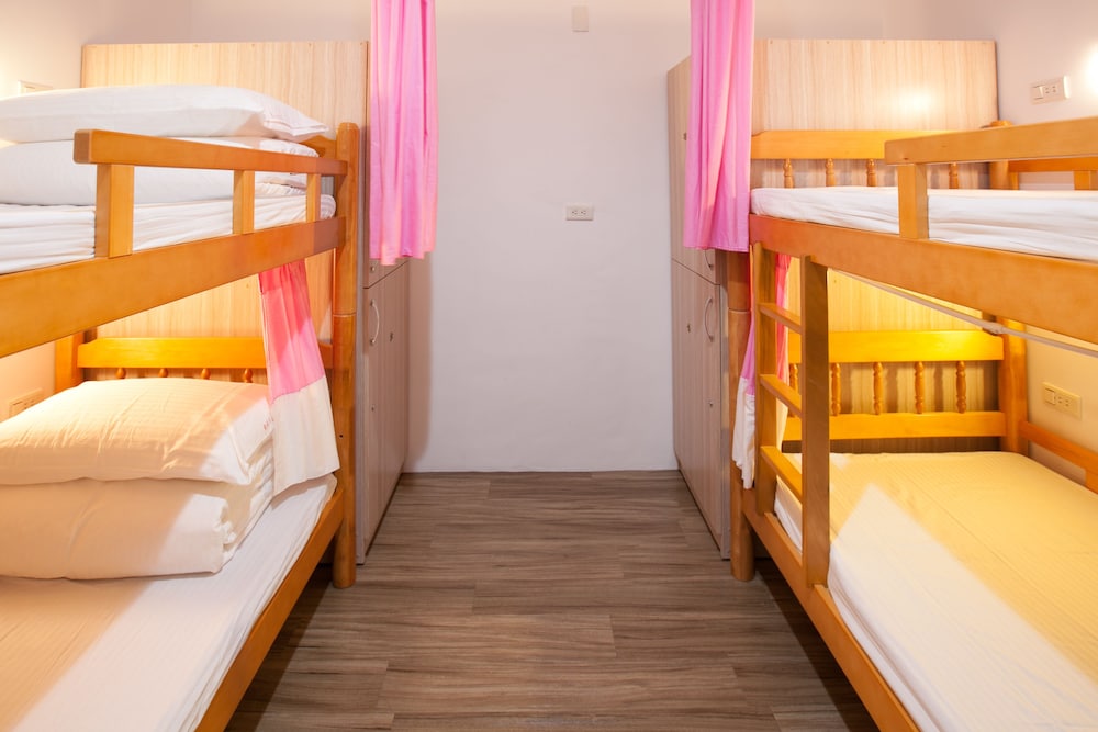 FEMALE DORM, FEMALE ONLY, 4 BEDS