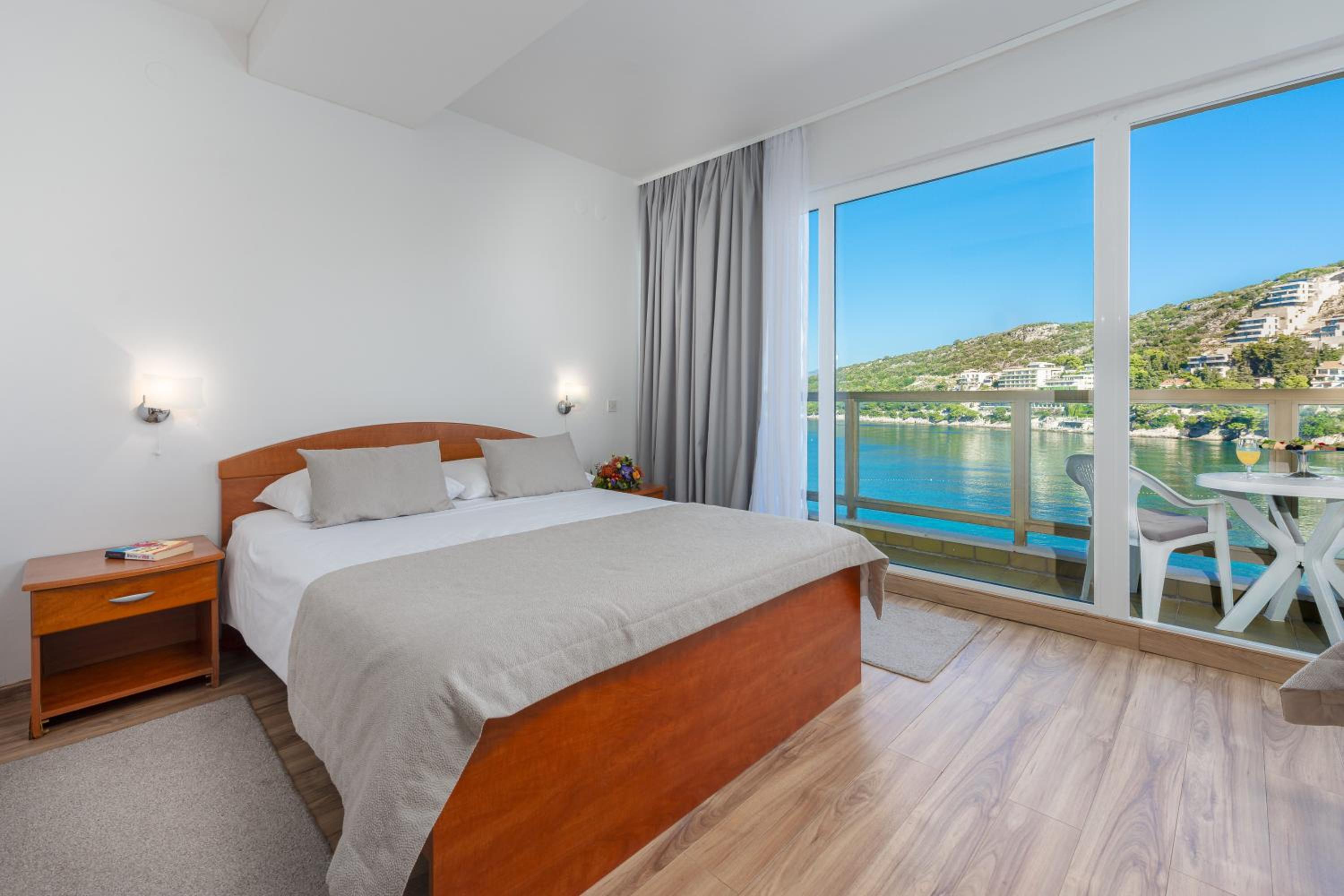 ROOM, DOUBLE OR TWIN BED, SEA VIEW, BALCONY
