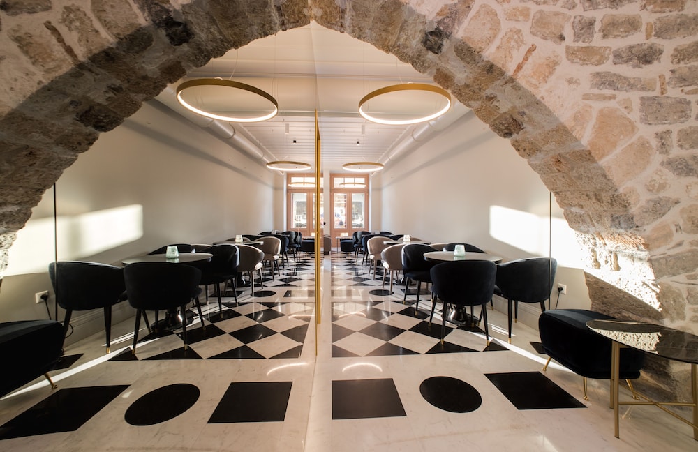 Castellano Hotel & Suites 52/63