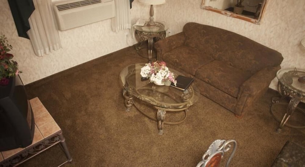 St George Inn Suites 8/67