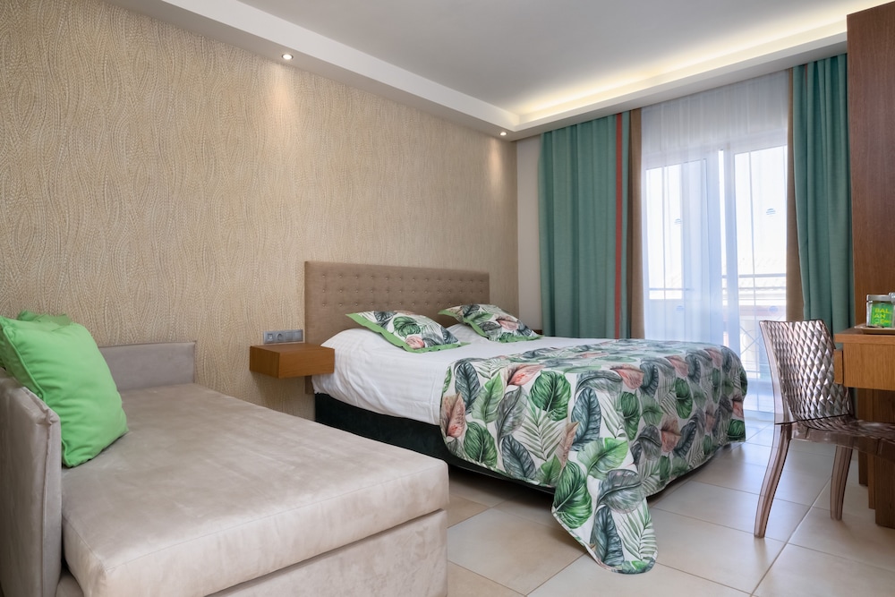 Mareblue Beach Resort 25/74