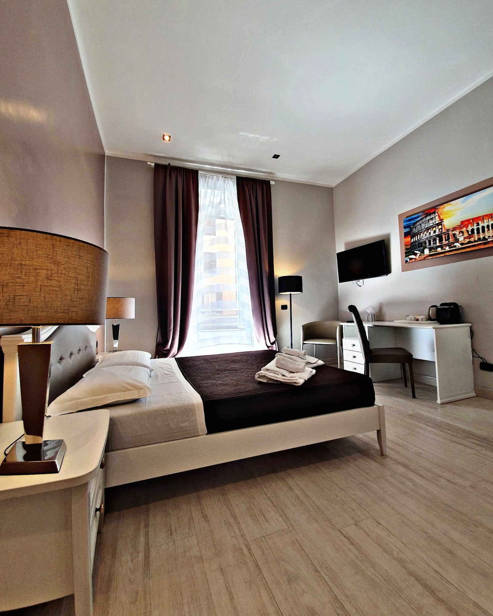 DELUXE, DOUBLE BED