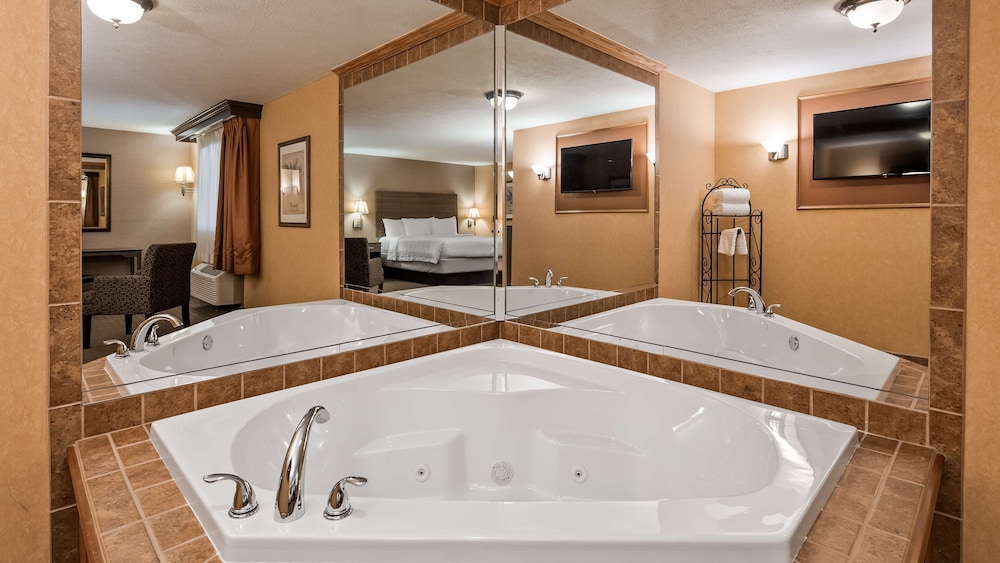 Best Western Plus North Canton Inn & Suites 28/62