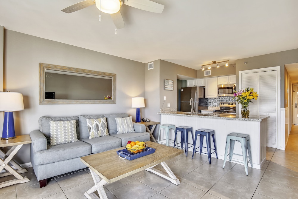 Ocean Pointe Suites Hotel 30/38