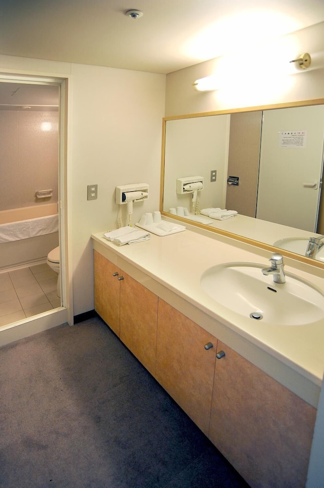 Kochi Prince Hotel 44/45