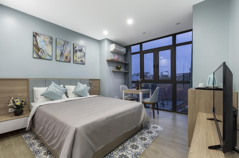 Soleil Apartment 10/29