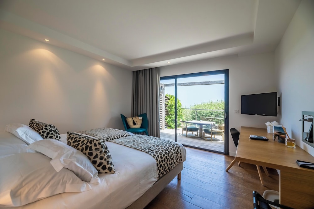 Hotel Version Maquis Santa Manza 7/50