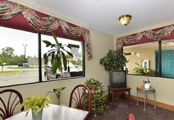 Super 8 by Wyndham Moss Point 3/25