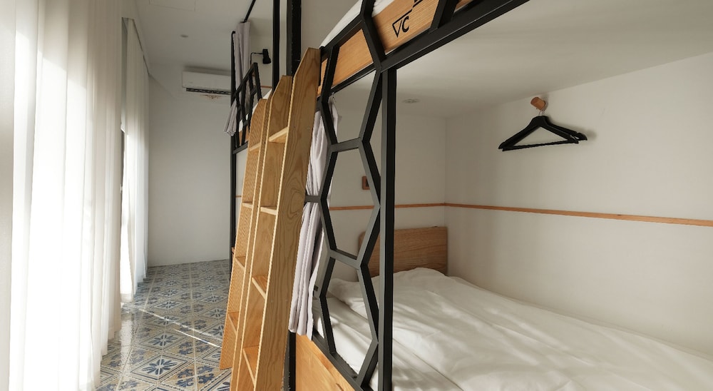 JOURNEY HOSTEL 49/68