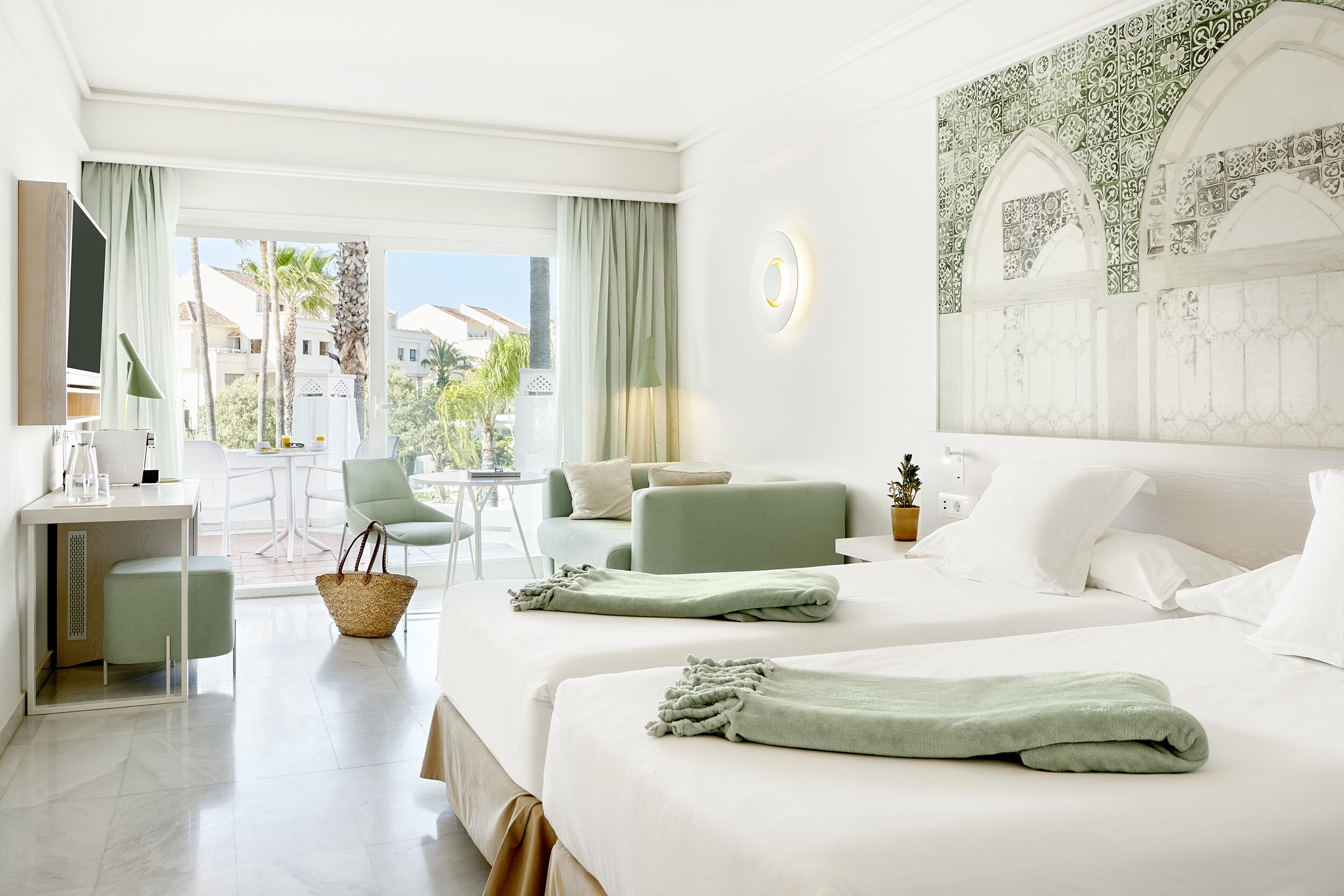 SUPERIOR, DOUBLE OR TWIN BED