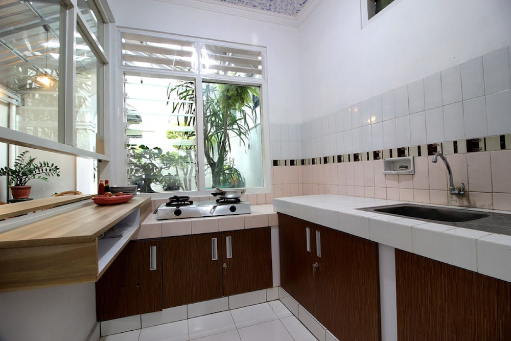 Reddoorz Plus Near Lempuyangan Station 3 5/25