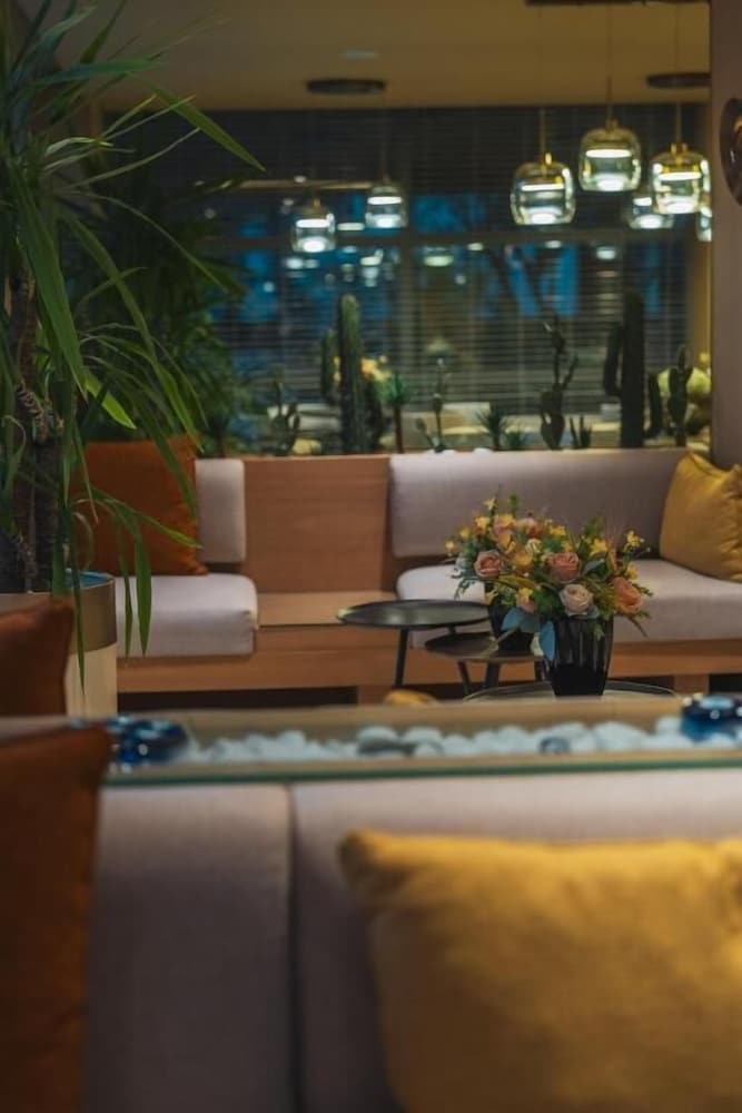 LA TERRAZZA HOTEL 42/60