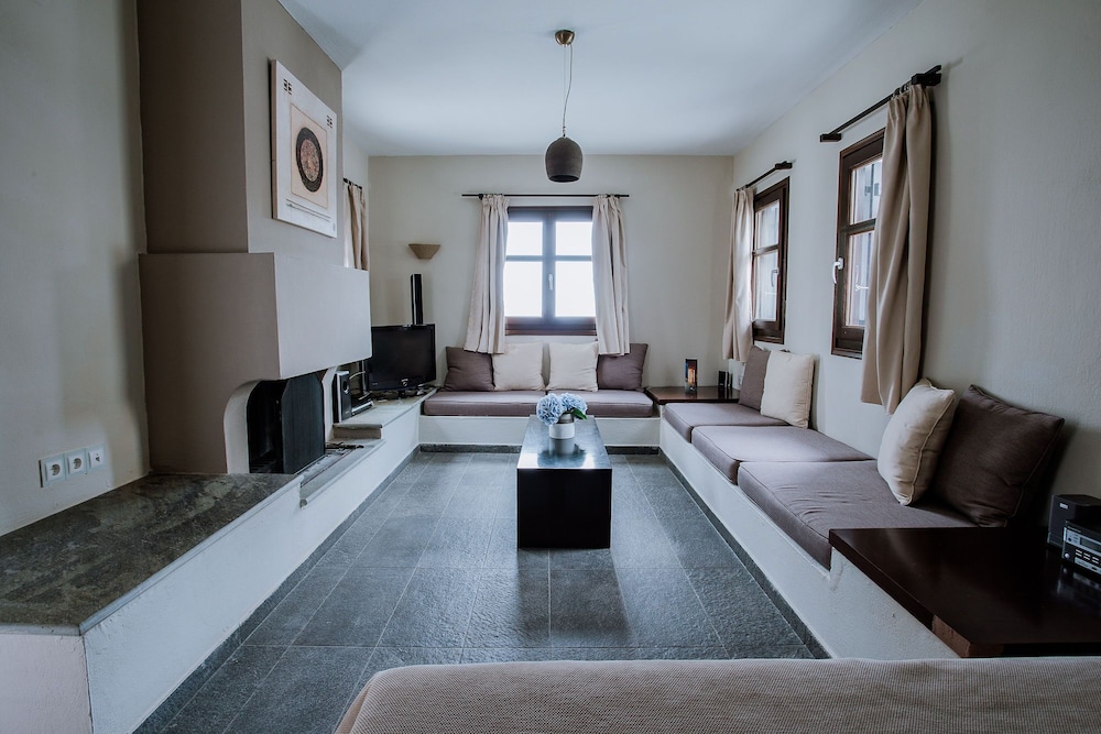 12 Months Luxury Resort 67/88