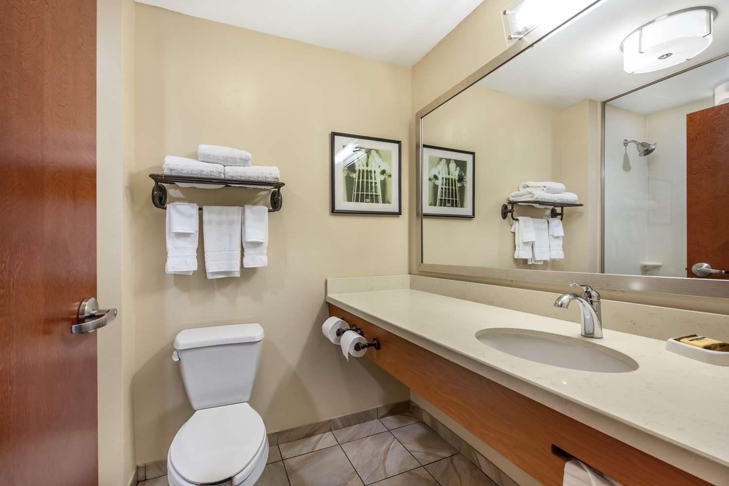 غرفة بسرير كينج، Best Western Plus Tuscumbia/Muscle Shoals Hotel & Suites 4/4
