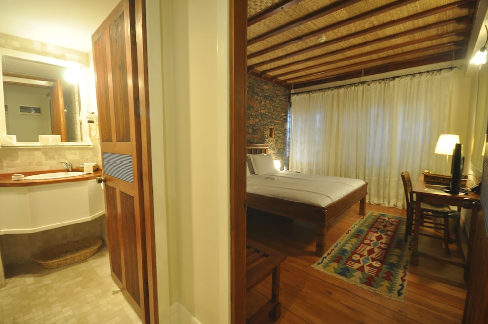 El Vino Hotel Suites 50/50
