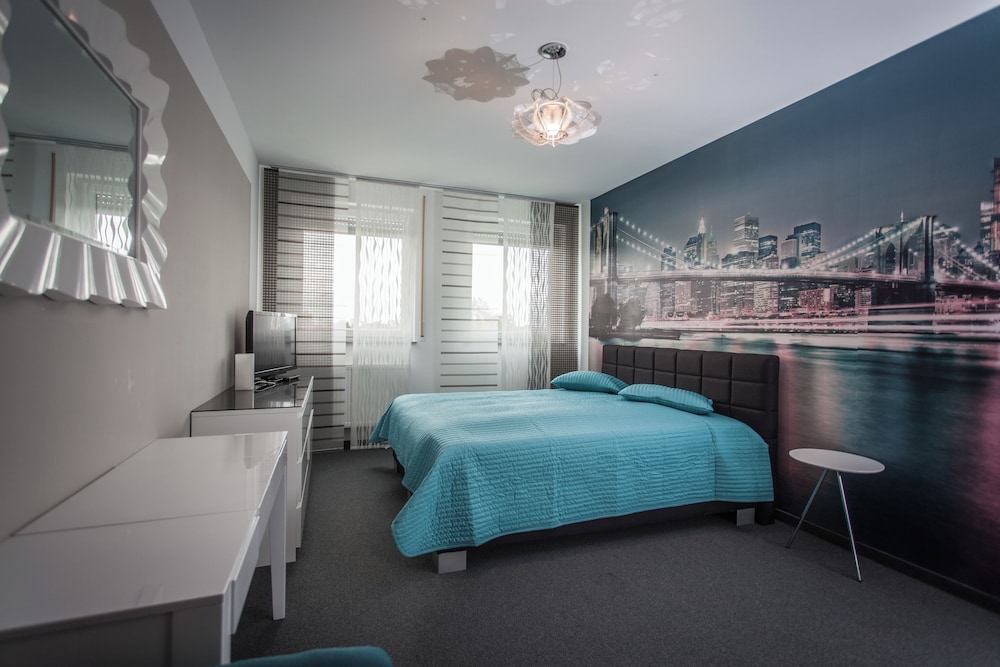 Queen Bed