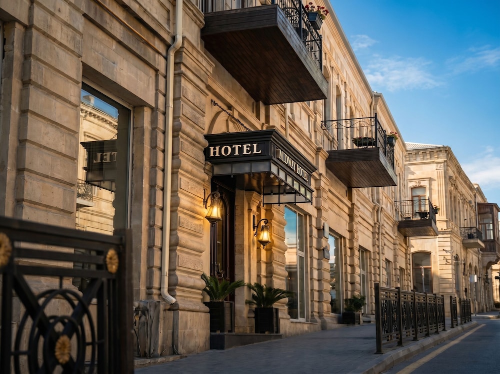 Midway Baku Hotel 61/68