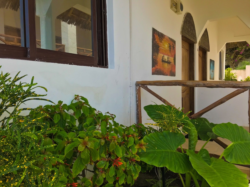 Jambiani White Sands Beach Bungalows 61/68
