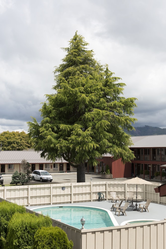 Forks Motel 47/50