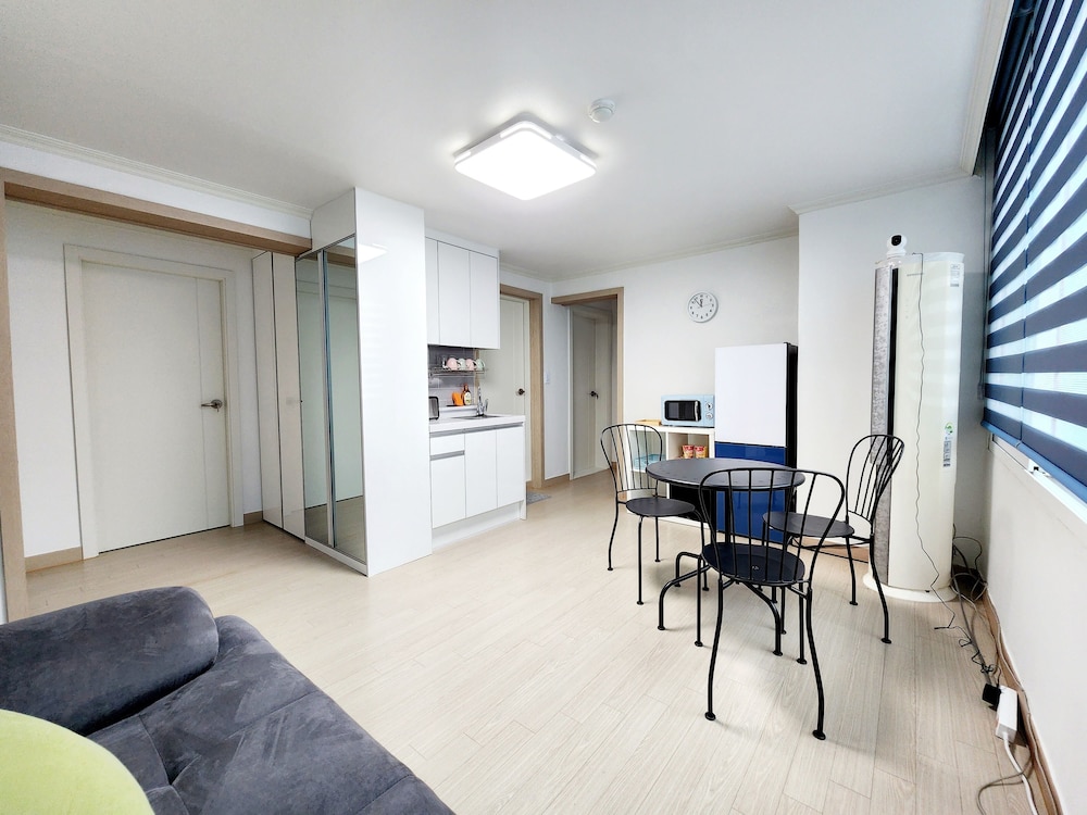 Wow Hills Guest House 30/50
