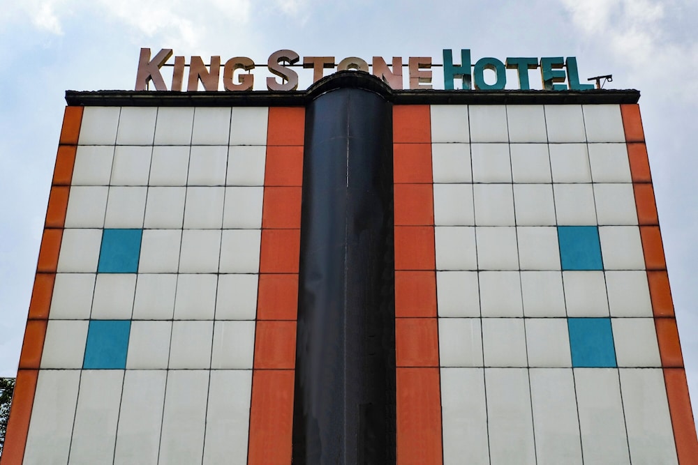 King Stone Hotel by ZUZU 6/56